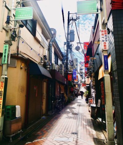 写真4 中野駅北口周辺の商店街