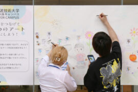 色のないチューブから、なにが出る？